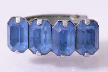 ヴィンテージアクセサリー　イギリス　ブルーサファイア風のビンテージイヤリング(R-044711)
