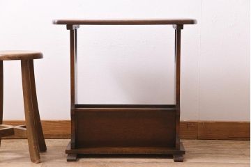 アンティーク家具　昭和中期　ナラ材　マガジンラック付きが嬉しいサイドテーブル(マガジン卓)(R-044721)
