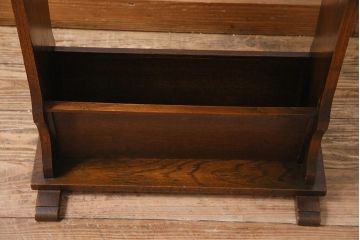 アンティーク家具　昭和中期　ナラ材　マガジンラック付きが嬉しいサイドテーブル(マガジン卓)(R-044721)