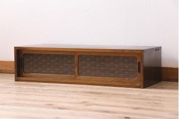 アンティーク家具　昭和初期　当店オリジナルの組子入り　麻の葉文様の組子がおしゃれなローボード(ガラス戸棚、収納棚)(R-044722)