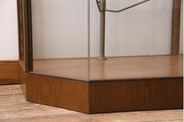 レトロ家具　ナラ材　ナチュラルスタイルのお部屋にも合うガラスケース(陳列棚、ショーケース)(R-044724)