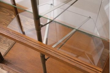 レトロ家具　ナラ材　ナチュラルスタイルのお部屋にも合うガラスケース(陳列棚、ショーケース)(R-044724)