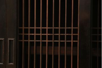ラフジュ工房オリジナル　古建具リメイク　上品な和を感じさせる引き出し付きローボード(収納棚、戸棚、テレビ台、テレビボード)(R-044726)