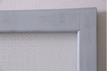 アンティーク建具　昭和中期　ペイント　当店オリジナルガラス・花菱模様　使い古し感がポイントのガラス戸2枚セット(引き戸、建具)(R-044730)