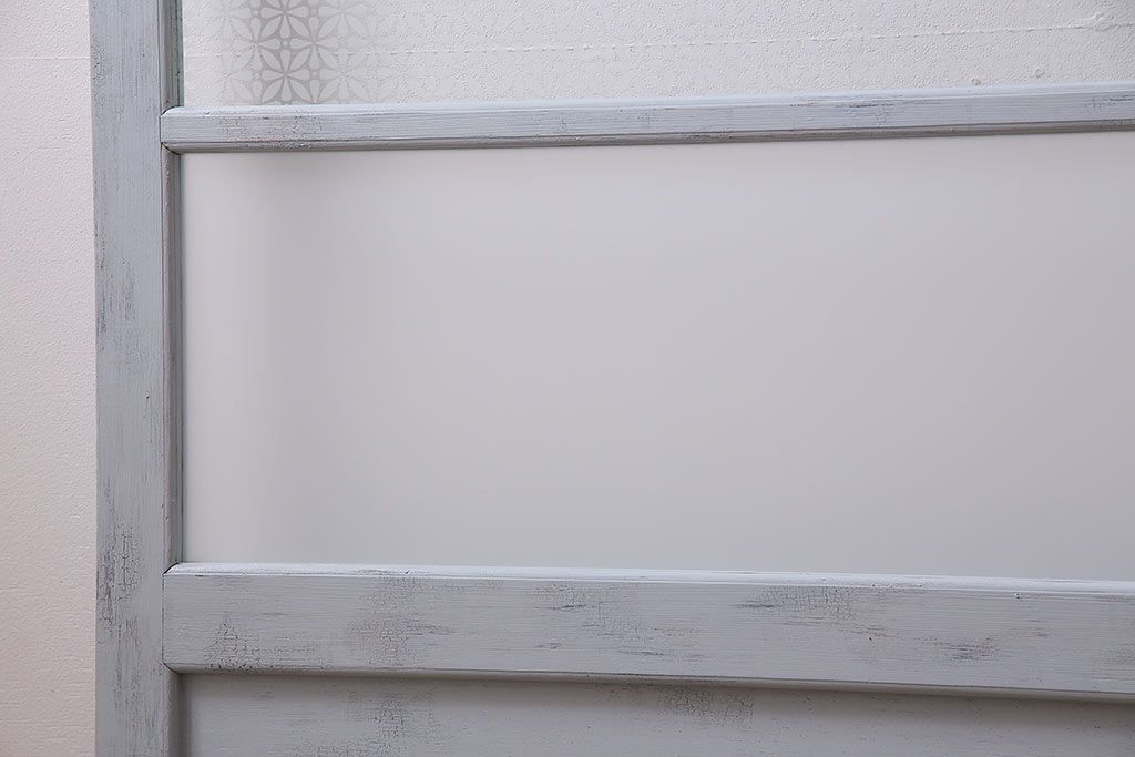 アンティーク建具　昭和中期　ペイント　当店オリジナルガラス・花菱模様　使い古し感がポイントのガラス戸2枚セット(引き戸、建具)(R-044730)