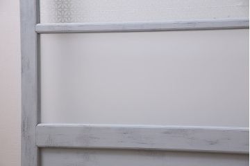 アンティーク建具　昭和中期　ペイント　当店オリジナルガラス・花菱模様　使い古し感がポイントのガラス戸2枚セット(引き戸、建具)(R-044730)