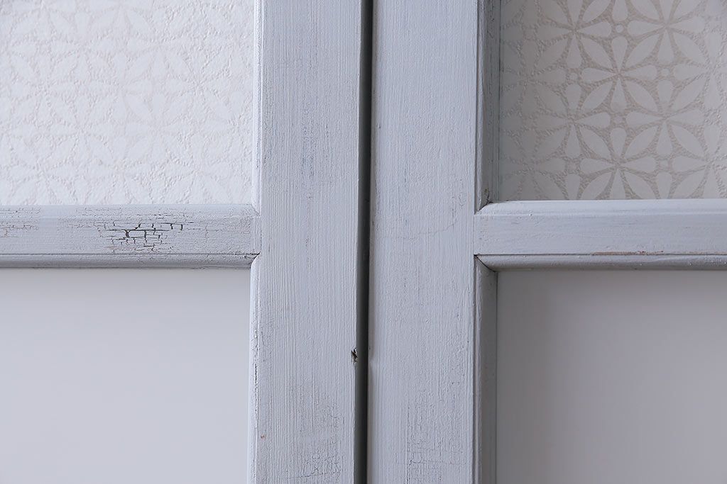 アンティーク建具　昭和中期　ペイント　当店オリジナルガラス・花菱模様　使い古し感がポイントのガラス戸2枚セット(引き戸、建具)(R-044730)