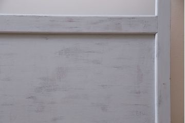 アンティーク建具　昭和中期　ペイント　当店オリジナルガラス・花菱模様　使い古し感がポイントのガラス戸2枚セット(引き戸、建具)(R-044730)