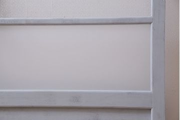 アンティーク建具　昭和中期　ペイント　当店オリジナルガラス・花菱模様　使い古し感がポイントのガラス戸2枚セット(引き戸、建具)(R-044730)