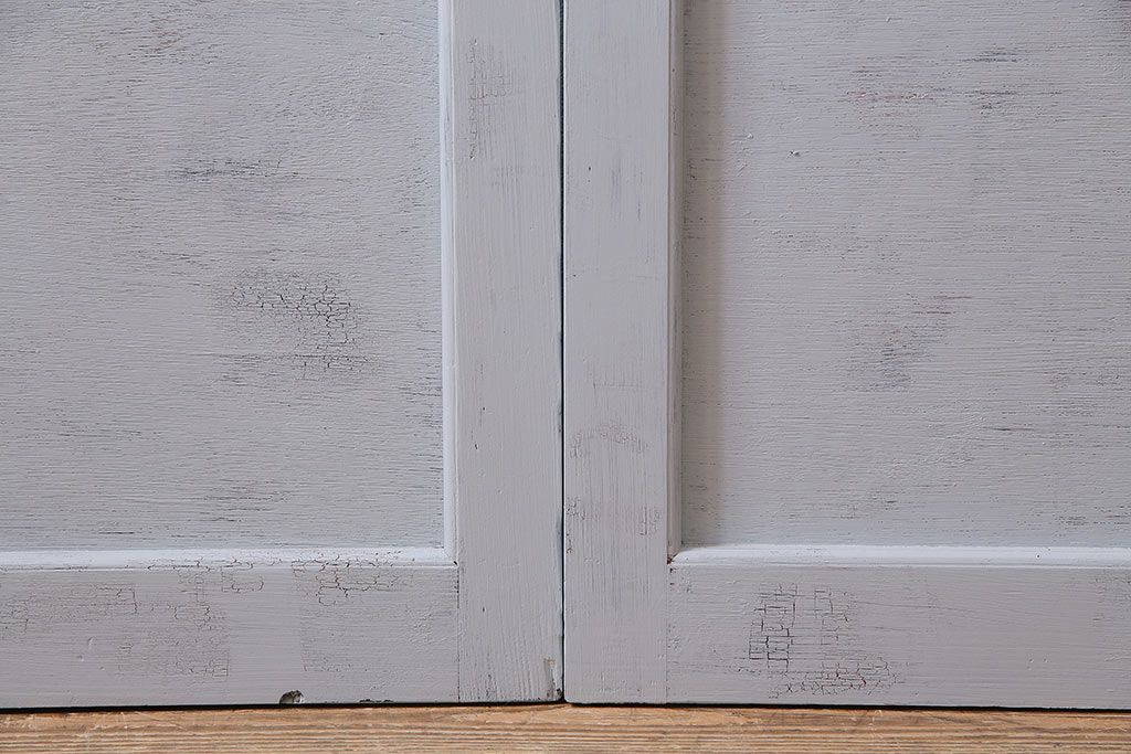 アンティーク建具　昭和中期　ペイント　当店オリジナルガラス・花菱模様　使い古し感がポイントのガラス戸2枚セット(引き戸、建具)(R-044730)