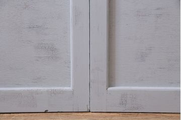 アンティーク建具　昭和中期　ペイント　当店オリジナルガラス・花菱模様　使い古し感がポイントのガラス戸2枚セット(引き戸、建具)(R-044730)