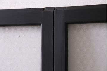 アンティーク建具　昭和中期　ペイント　当店オリジナルガラス・麻の葉模様　モダンな雰囲気が魅力のガラス戸3枚セット(引き戸、建具)(R-044731)