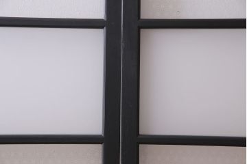 アンティーク建具　昭和中期　ペイント　当店オリジナルガラス・麻の葉模様　モダンな雰囲気が魅力のガラス戸3枚セット(引き戸、建具)(R-044731)