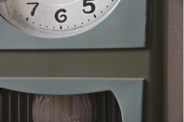 和製アンティーク　タカノ(高野精密工業)　電池式　文字盤が可愛いレトロポップな振り子時計(柱時計、壁掛け時計)(R-044745)