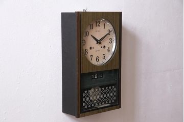 レトロ雑貨　SEIKO(セイコー)　ゼンマイ式　カレンダー付き　渋い色合いがレトロな掛け時計(柱時計、振り子時計)(R-044746)
