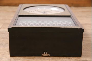 レトロ雑貨　SEIKO(セイコー)　ゼンマイ式　カレンダー付き　渋い色合いがレトロな掛け時計(柱時計、振り子時計)(R-044746)