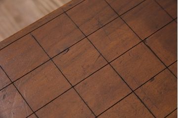 アンティーク雑貨　カツラ材　使い込まれた木の味わいを感じる将棋盤(花台、飾り台)(R-044756)