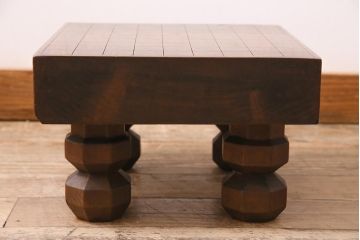 アンティーク雑貨　カツラ材　使い込まれた木の味わいを感じる将棋盤(花台、飾り台)(R-044756)