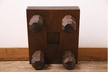 アンティーク雑貨　カツラ材　使い込まれた木の味わいを感じる将棋盤(花台、飾り台)(R-044756)