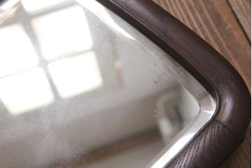 アンティーク雑貨　桑材　濃い木色と木目が美しいウォールミラー(壁掛け鏡)(R-044761)