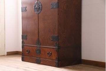中古　伝統民芸家具　岩谷堂箪笥　当店リメイク　漆塗り　みちのく8号　荘厳な佇まいが魅力的な収納棚(キャビネット)(R-044762)