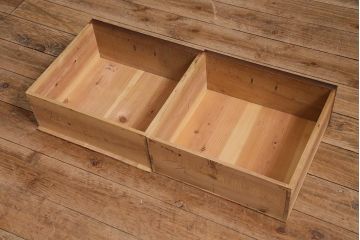 アンティーク家具　昭和初期　当店オリジナルガラス　花菱模様のガラスがおしゃれな引き出し付きの戸棚(収納棚、キャビネット)(R-044763)