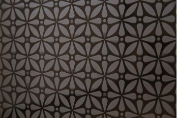 アンティーク家具　昭和初期　当店オリジナルガラス　花菱模様のガラスがおしゃれな引き出し付きの戸棚(収納棚、キャビネット)(R-044763)