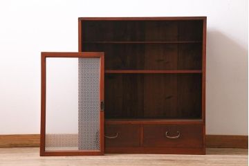 アンティーク家具　昭和初期　当店オリジナルガラス　花菱模様のガラスがおしゃれな引き出し付きの戸棚(収納棚、キャビネット)(R-044763)