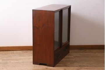 アンティーク家具　昭和初期　当店オリジナルガラス　花菱模様のガラスがおしゃれな引き出し付きの戸棚(収納棚、キャビネット)(R-044763)