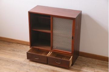 アンティーク家具　昭和初期　当店オリジナルガラス　花菱模様のガラスがおしゃれな引き出し付きの戸棚(収納棚、キャビネット)(R-044763)