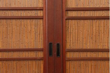 アンティーク家具　激レア　新潟産　漆塗り　玉杢　総ケヤキ材製の高級な板戸4枚セット(帯戸、引き戸、葦戸、建具)(R-044766)