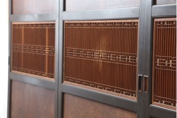 アンティーク建具 　激レア　明治大正期　新潟産　漆塗り　玉杢　組子入り板戸4枚セット(帯戸、障子戸、建具、引き戸)(R-044767)