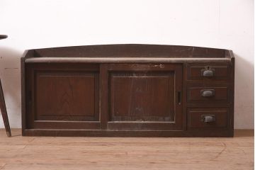 アンティーク家具　和モダンスタイルなどにおすすめな栓材製のローボード(収納棚、戸棚)(R-044773)