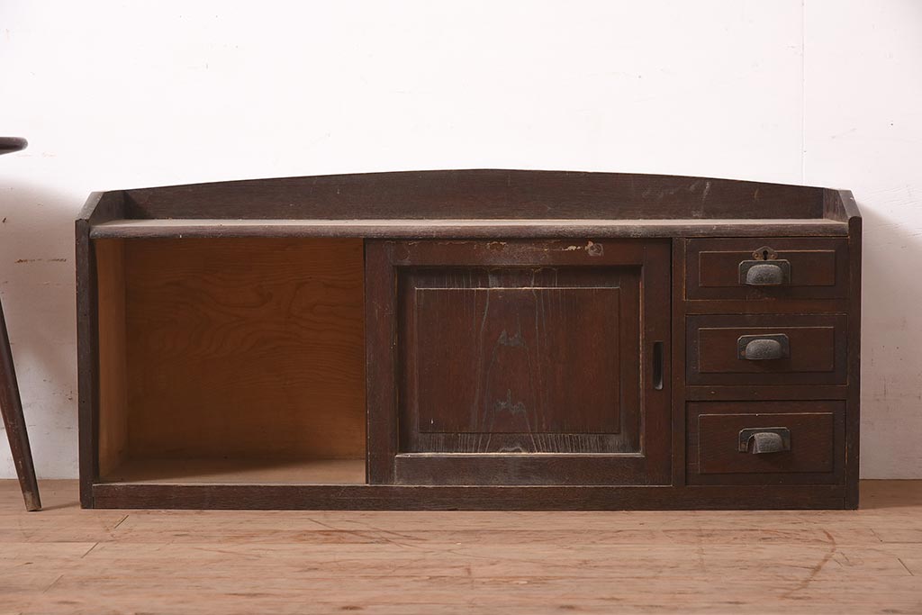 アンティーク家具　和モダンスタイルなどにおすすめな栓材製のローボード(収納棚、戸棚)(R-044773)