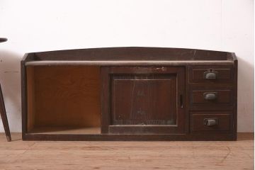 アンティーク家具　和モダンスタイルなどにおすすめな栓材製のローボード(収納棚、戸棚)(R-044773)