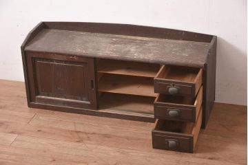 アンティーク家具　和モダンスタイルなどにおすすめな栓材製のローボード(収納棚、戸棚)(R-044773)