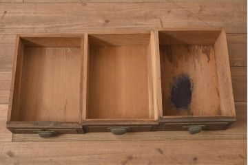 アンティーク家具　和モダンスタイルなどにおすすめな栓材製のローボード(収納棚、戸棚)(R-044773)