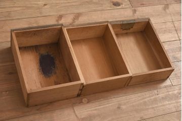 アンティーク家具　和モダンスタイルなどにおすすめな栓材製のローボード(収納棚、戸棚)(R-044773)