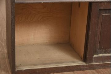 アンティーク家具　和モダンスタイルなどにおすすめな栓材製のローボード(収納棚、戸棚)(R-044773)