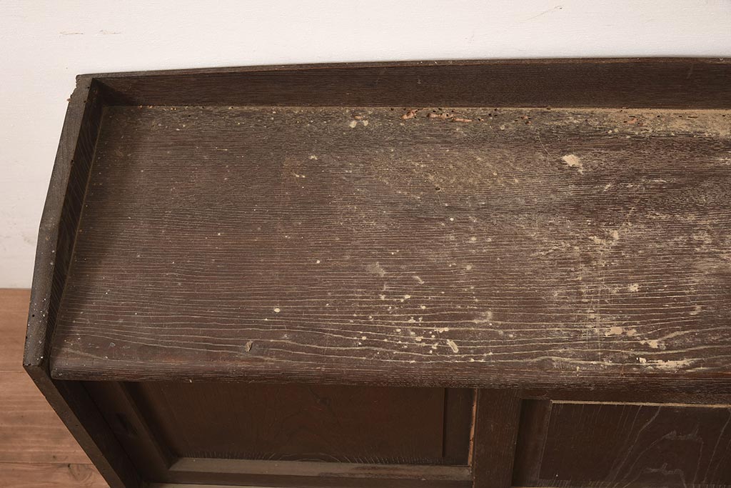 アンティーク家具　和モダンスタイルなどにおすすめな栓材製のローボード(収納棚、戸棚)(R-044773)