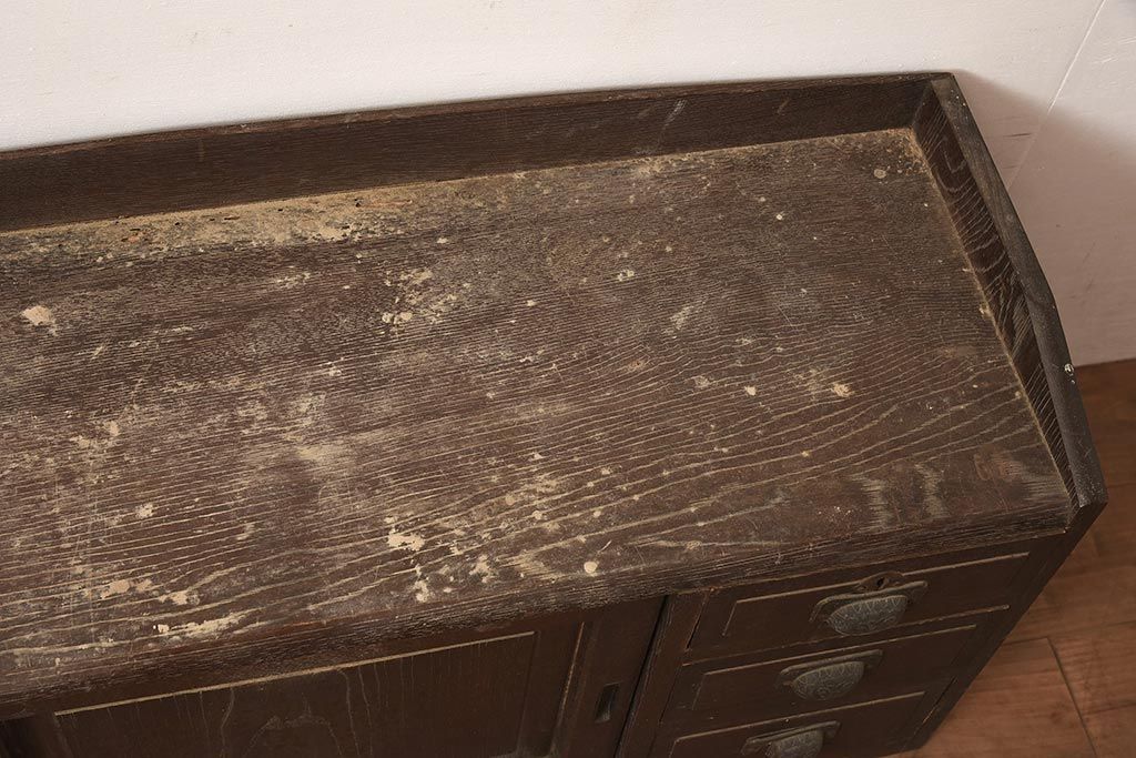 アンティーク家具　和モダンスタイルなどにおすすめな栓材製のローボード(収納棚、戸棚)(R-044773)