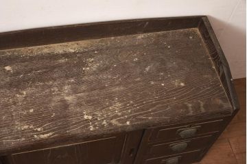 アンティーク家具　和モダンスタイルなどにおすすめな栓材製のローボード(収納棚、戸棚)(R-044773)