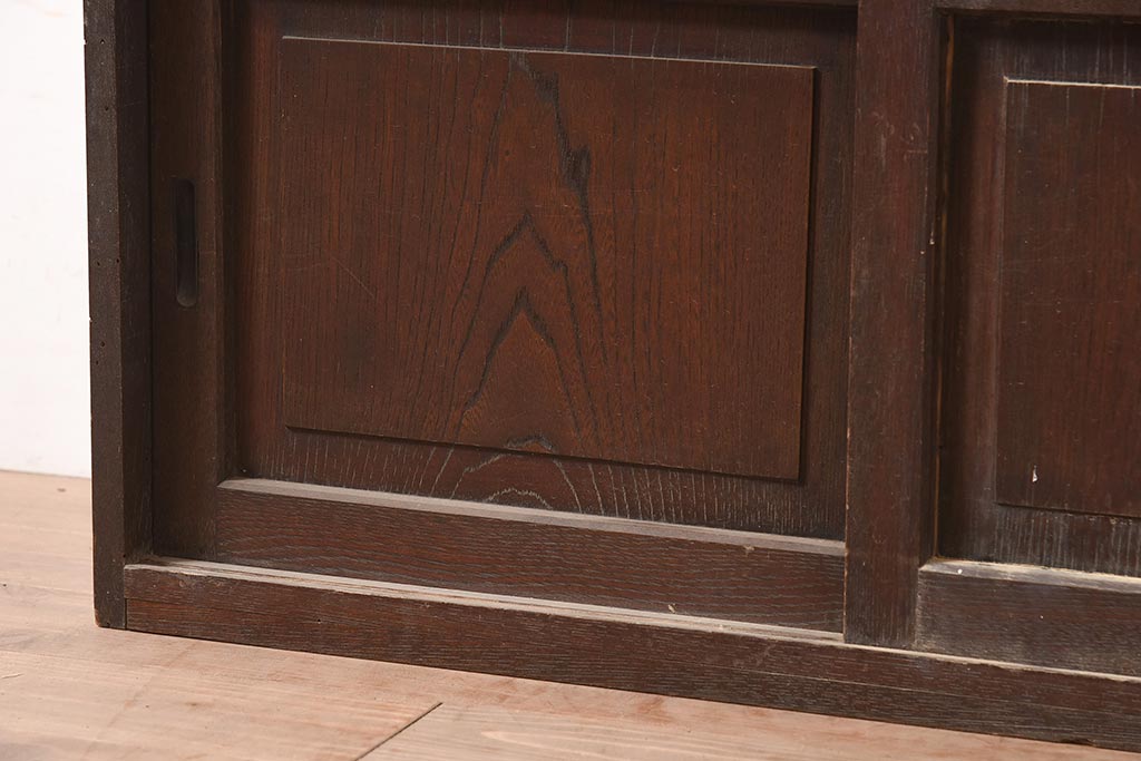 アンティーク家具　和モダンスタイルなどにおすすめな栓材製のローボード(収納棚、戸棚)(R-044773)