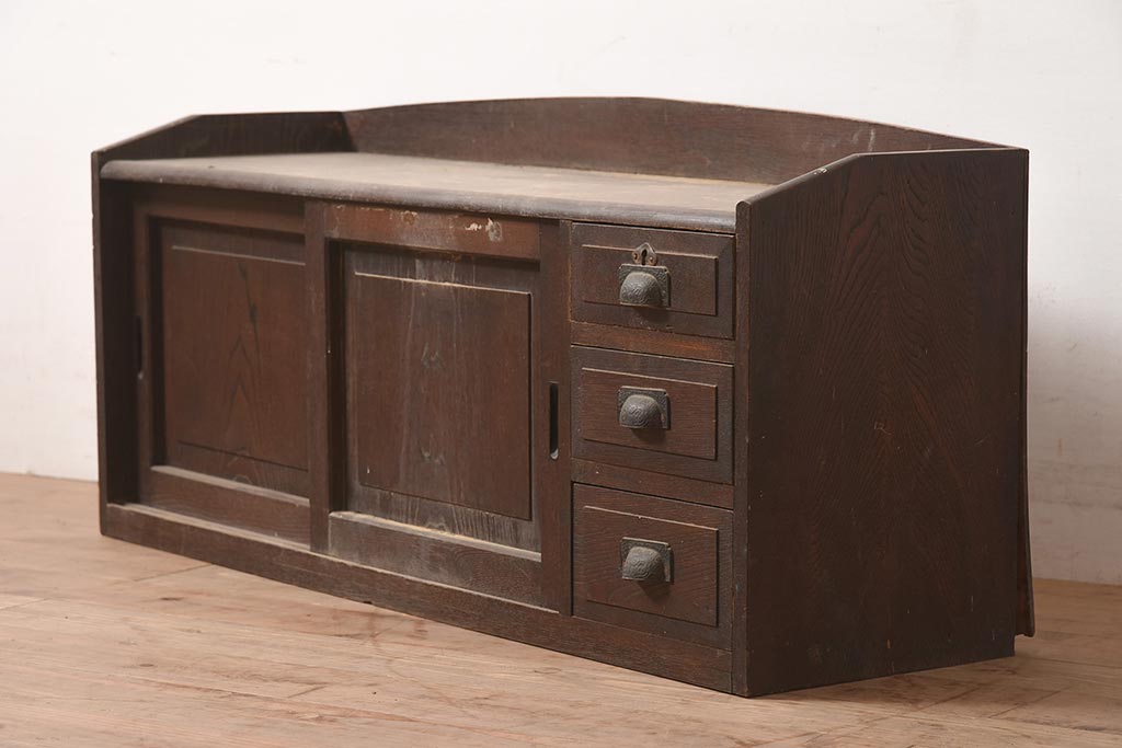 アンティーク家具　和モダンスタイルなどにおすすめな栓材製のローボード(収納棚、戸棚)(R-044773)