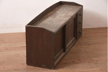 アンティーク家具　和モダンスタイルなどにおすすめな栓材製のローボード(収納棚、戸棚)(R-044773)