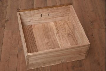 ビンテージ家具　民芸家具　前面欅(ケヤキ)材・中桐材　玉杢が魅力的な戸棚(収納棚、キャビネット)(R-044776)