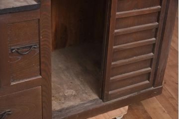 アンティーク家具　和製アンティーク　明治期　前面ケヤキ材　一本物　小ぶりサイズが珍しい階段箪笥(和箪笥)(R-044777)