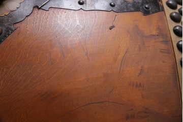 和楽器　昭和15年　宮本卯之助商店　特別上鳴保證　和太鼓　太鼓台・バチ付き(長胴太鼓、大太鼓、宮本卯之助製、約2尺)(R-044782)