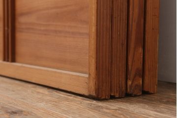 ビンテージ建具　昭和中期　レトロガラス入り　和レトロな空間づくりにおすすめな障子戸4枚セット(引き戸、建具)(R-044788)