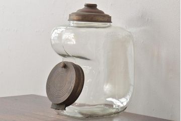 アンティーク雑貨　エンボス入り　たばこ瓶(ガラス瓶、ガラスビン、タバコ瓶) (R-044796)